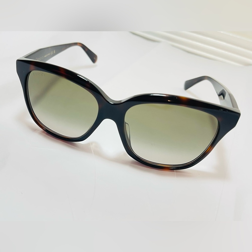 Gucci Authentic sunglass - Picture 2 of 8